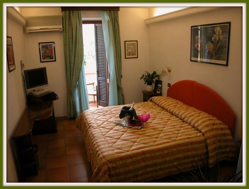 Hotel Ristorante Da Carlos Santa Maria Giudice Εξωτερικό φωτογραφία