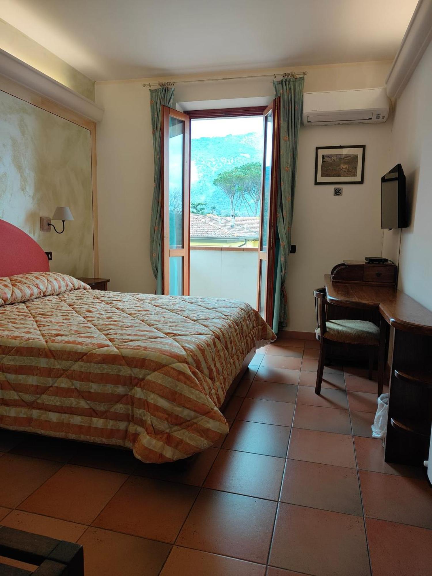 Hotel Ristorante Da Carlos Santa Maria Giudice Εξωτερικό φωτογραφία